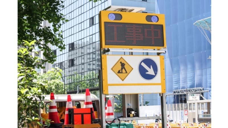 道路工事での指定方向外進行禁止、斜め右下