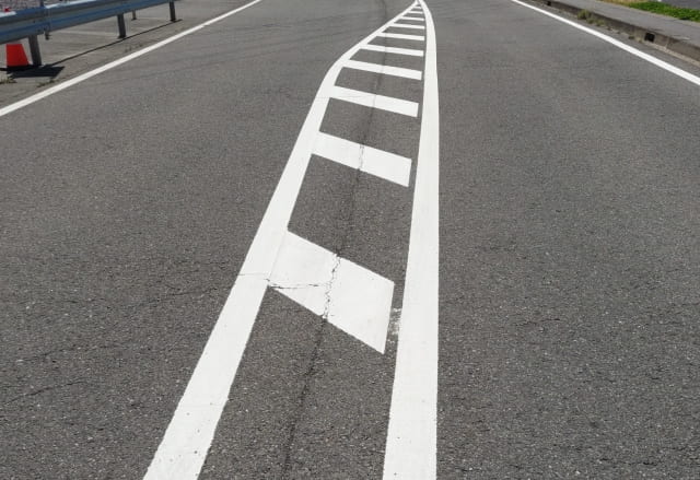 ゼブラゾーン(導流帯)