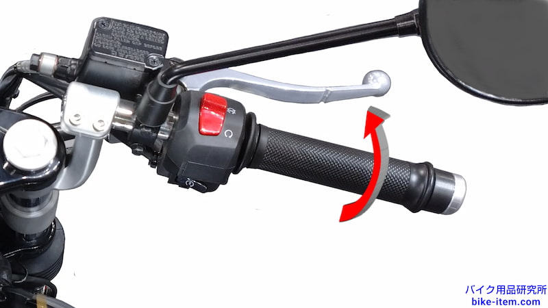 アクセルを戻す