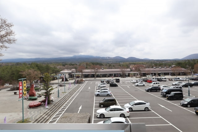サービスエリアの駐車場