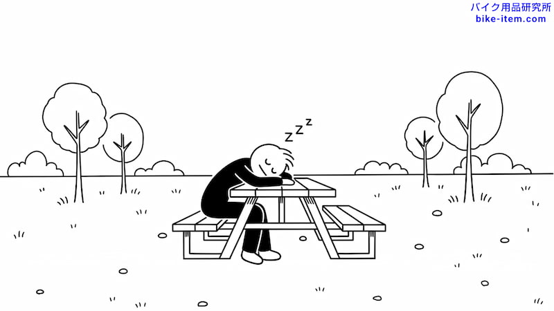 机に突っ伏して寝る